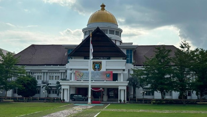 Kantor Bupati Polman.