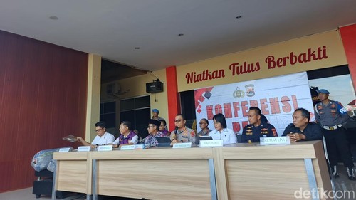 Konferensi pers pengungkapan kasus dugaan pembakaran santri Ponpes Rosudatussaulatiyah Al Ibrahimy di Polresta Lombok Tengah, Kamis (9/7/2026). (Foto: Edi Suryansyah/detikBali)
