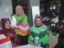 Legislator Gerindra Beri Motor Baru buat Ojol Tunarungu Korban Pencurian