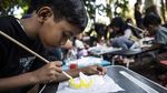 Liburan Tanpa Handphone, Anak Main Bakiak dan Egrang