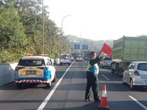 Bus Tabrak Truk di Tol Semarang, 1 Orang Tewas