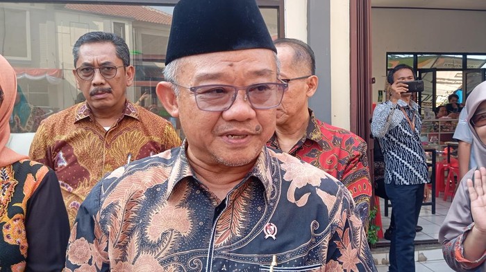 Mendikdasmen Abdul Muti dalam Peluncuran Pelatihan Mandiri Pembelajaran Mendalam dan Koding Kecerdasan Artifisial di RGTK di Balai Guru dan Tenaga Kependidikan DKI Jakarta, Jakarta Selatan, Kamis (9/7).