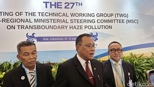 Menteri LH Mohammad Jumhur Hidayat usai acara Technical Working Group (TWG) dan Ministerial Steering Committee (MSC) on Transboundary Haze Pollution ke-27 yang digelar di The Nusa Dua, Badung, Kamis (9/7/2026).
