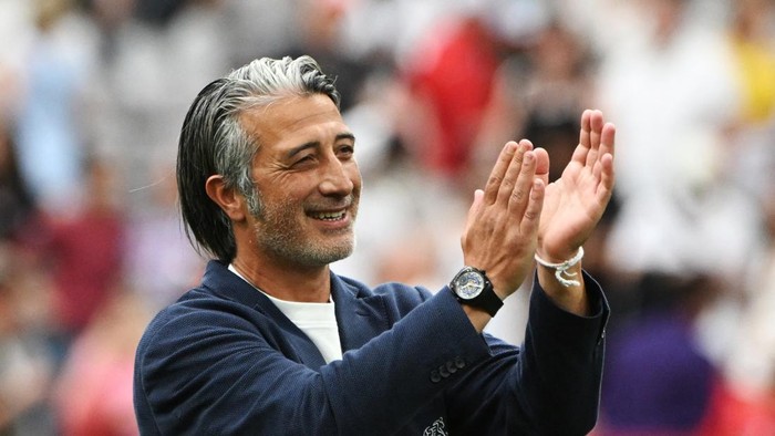 Soccer Football - FIFA World Cup 2026 - Round of 16 - Switzerland v Colombia - BC Place, Vancouver, Canada - July 7, 2026 Switzerland coach Murat Yakin celebrates after the penalty shootout as Switzerland qualify for the quarter finals of the World Cup IMAGN IMAGES via Reuters/Simon Fearn