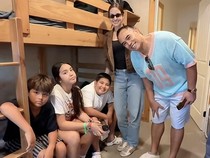Momen Nia Ramadhani Terharu Antar Mainaka Summer Camp di AS