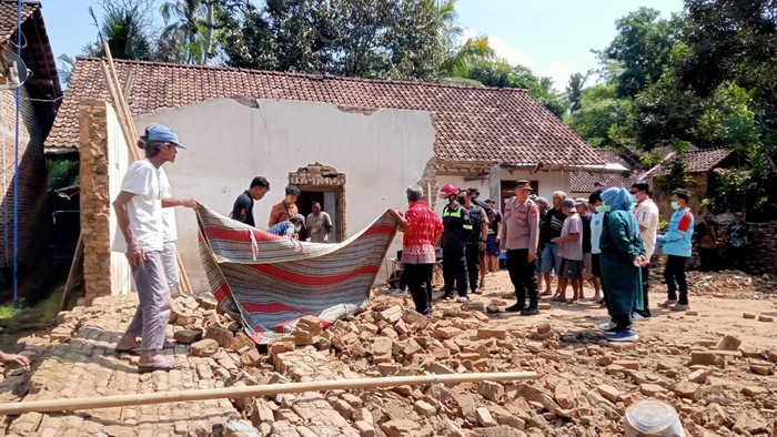 Pekerja bangunan tewas tertimpa tembok di Dusun Jering, Sidorejo, Godean, Sleman, Kamis (9/7/2026).
