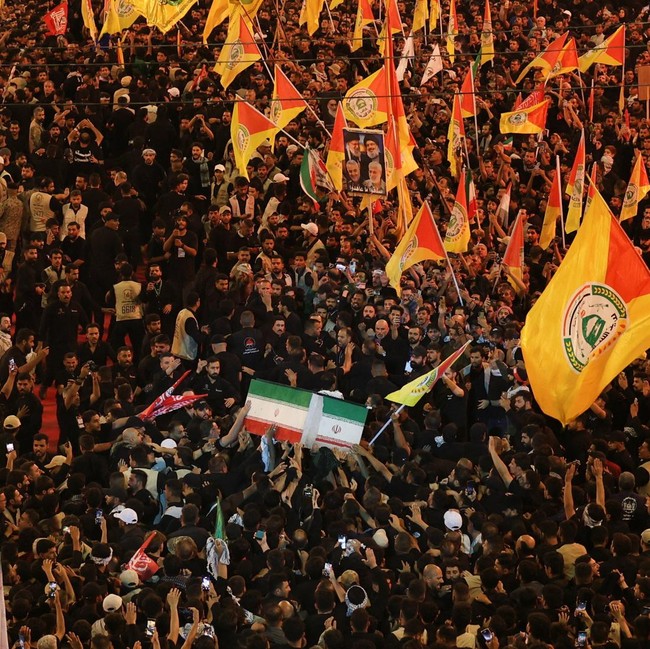 Lautan Pelayat Beri Penghormatan Terakhir untuk Ali Khamenei di Karbala