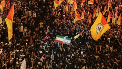 Lautan Pelayat Beri Penghormatan Terakhir untuk Ali Khamenei di Karbala