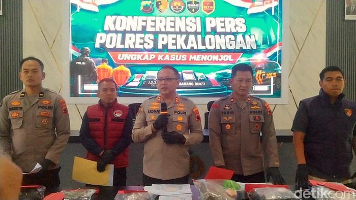 Konferensi pers kasus pemuda ditemukan tewas dengan leher tersayat di Polres Pekalongan, Kamis (9/7/2026).