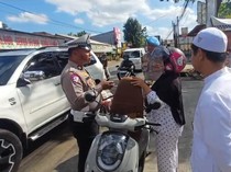 Pelanggar Lalin di Tasikmalaya Diceramahi Ustaz, yang Patuh Diberi Teh Manis