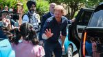 Penuh Kehangatan, Pangeran Harry Sapa Pasien Cilik Saat Kunjungi Rumah Sakit Anak Birmingham