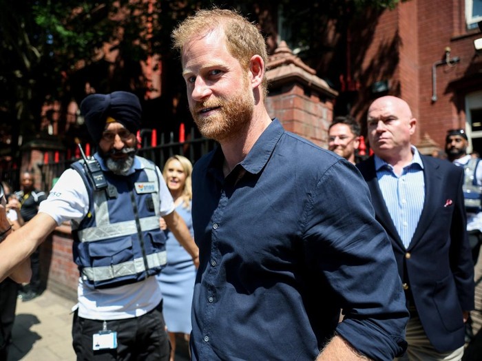 Pangeran Harry dari Inggris mengunjungi Rumah Sakit Anak Birmingham pada Kamis (9/7/2026) untuk memperingati 20 tahun program Perawat WellChild pertama. Dalam kapasitasnya sebagai Pelindung WellChild, Duke of Sussex meluangkan waktu menyapa pasien anak, keluarga mereka, serta tenaga kesehatan yang selama ini mendampingi anak-anak dengan kebutuhan medis yang kompleks.