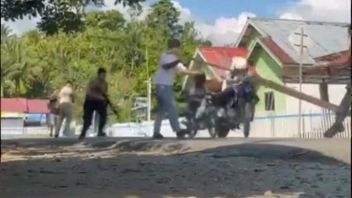 Polisi nyaris ditabrak maling yang membunuh pemilik kios di Buol.