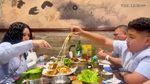 Potret Amora Lemos yang Asyik Mukbang dan Kulieneran bareng Keluarga