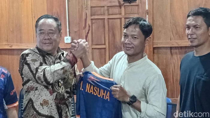 Presiden Sumsel United Cik Ujang tunjuk M Nasuha sebagai pelatih.