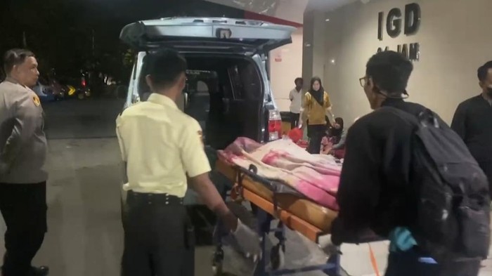 Pria tewas ditikam teman saat pesta miras di Makassar.