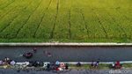 Saluran Irigasi di Karawang Berubah Jadi Waterpark Gratis