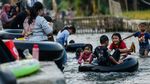 Saluran Irigasi di Karawang Berubah Jadi Waterpark Gratis
