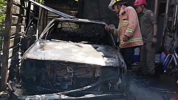 Sedan terbakar di Playen, Gunungkidul. Mobil sedan terbakar di Ngunut Tengah, Ngunut, Playen, Gunungkidul, Kamis (9/7/2026) siang.