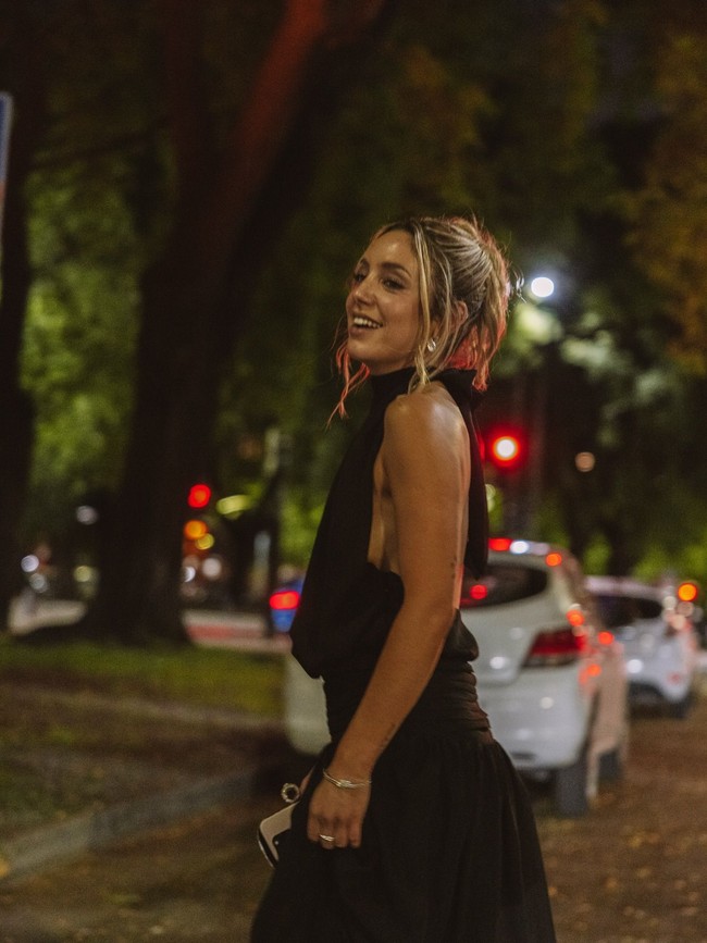 Mengetahui rumor yang beredar istri Messi, Antonela Roccuzzo, secara pribadi menghubunginya untuk memberikan dukungan. Antonela mengiriminya pesan yang berbunyi: Sofi, jangan khawatir, abaikan omong kosong itu.Foto: Instagram @SofiMMartinez