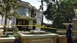 Penampakan Rumah Sentul Digaris Polisi Usai Digeledah Terkait 3 Kasus Korupsi