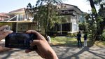 Penampakan Rumah Sentul Digaris Polisi Usai Digeledah Terkait 3 Kasus Korupsi