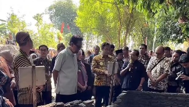 Sultan HB X Gubernur DIY Sri Sultan Hamengku Buwono saat berada dalam kunjungan Muhibah Budaya Yogyakarta 2026 di Sragen, Kamis (9/7/2026).