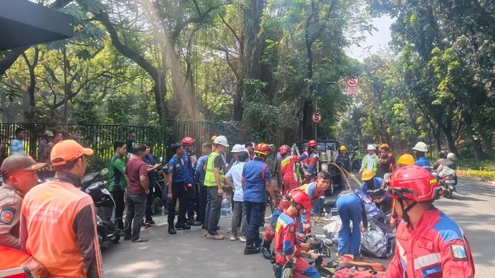 Tiga orang pekerja meninggal dunia dalam proyek galian atau gorong-gorong di kawasan Cipayung, Jaktim. Korban ditemukan tewas oleh rekan sesama pekerjanya. (Dok. Istimewa)