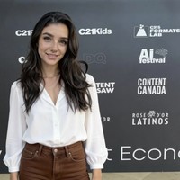 Film bertajuk Misaligned diproduksi oleh perusahaan asal Inggris, Particle6, yang juga menciptakan karakter Tilly. Film bergenre drama komedi itu mengisahkan AI yang mulai memiliki keinginan layaknya manusia. Hingga kini, proyek tersebut belum memiliki jadwal rilis. Foto: dok. Instagram Tilly Norwood