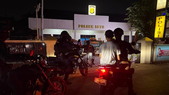 Tim patroli Brimob Polda Metro Jaya menggagalkan aksi balap liar di Kabupaten Bekasi. Petugas mengamankan dua remaja yang diduga hendak melakukan balap liar. (dok Istimewa)