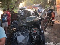 Bus Mira Adu Banteng Vs Innova di Balongbendo Sidoarjo, 1 Orang Tewas