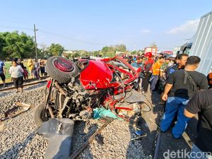 Truk Boks Tertabrak Kereta Api di Nganjuk, 1 Orang Tewas
