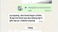 Pria berusia 42 tahun itu mengunggah bukti chat komunikasi dengan Fangfang. Dalam unggahan tersebut Fangfang meminta uang untuk bayar cicilan dah ada bukti trasfer yang dishare Vicky. Foto: Instagram @vickyprasetyo777