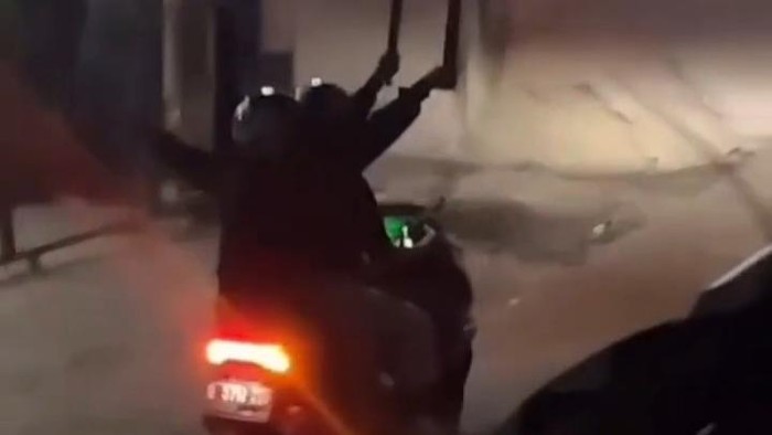 Viral pemotor mengacungkan senjata di Rancamanyar, Baleendah, Kabupaten Bandung
