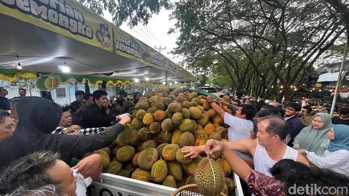 War durian jemongko di Pontianak.