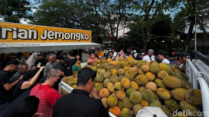 War durian jemongko di Pontianak.