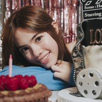 Memiliki rambut coklat dan kulit putih, tak sedikit netizen yang ikut memuji kecantikan London. “Cantiknyaaa,” tulis salah satu komentar. “London cantik bgt km nak,” komentar lain. Foto: Instagram/@wulanguritno