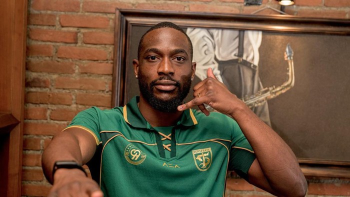 Yann Mabella resmi memperkuat Persebaya