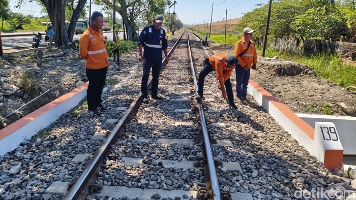 Aktivitas Penguatan Tanggul Lapindo tak ganggu jalur kereta