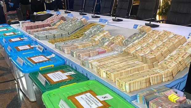 Barang bukti hasil penggeledahan polisi terkait 3 kasus korupsi (Wildan/detikcom)