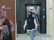 KPK Bawa Bupati Sukoharjo Etik Suryani ke Jakarta Pagi Ini