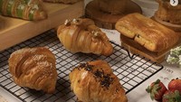 Deretan pastry fresh menjadi salah satu menu andalan di deClan Signature Cipete. Bahkan mereka menawarkan kesempatan kerja sama B2B untuk kafe atau coffee shop yang ingin membeli darinya. Foto: Instagram declansignature