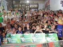 Fraksi PKB MPR Serahkan Beasiswa ke Siswa Sekolah Alam Arus Kualan
