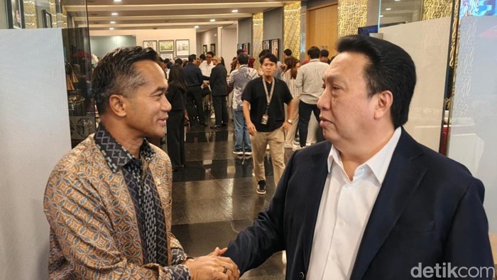 Garibaldi (Boy) Thohir dan Ketua Umum Kamar Dagang Industri (KADIN), Anindya Bakrie