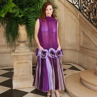 Grace Gummer berbalut rancangan terbaru Anderson untuk koleksi Cruise 2027. (Foto: Dok. Christian Dior)