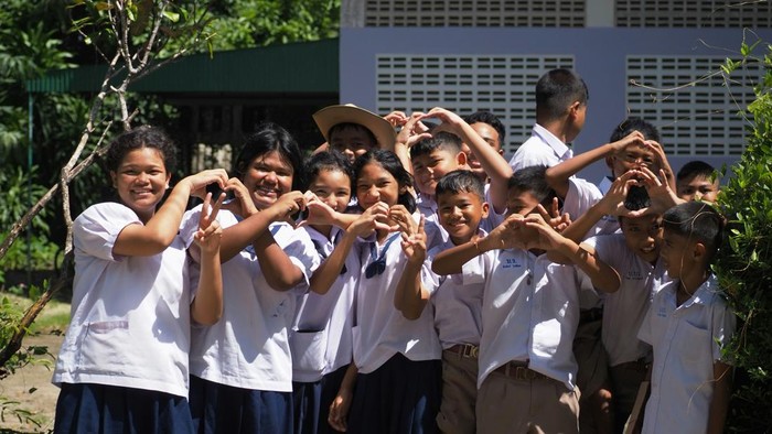 Ilustrasi Anak Sekolah Menyanyikan Yel-yel