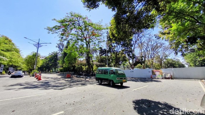 Jalan Diponegoro depan Gedung Sate ditutup karena proyek plaza Gedung Sate