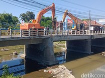 Jembatan Dengkeng Cawas Klaten Mulai Dibongkar