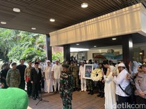 Jenazah Rachmat Gobel Diberangkatkan ke TMP Kalibata