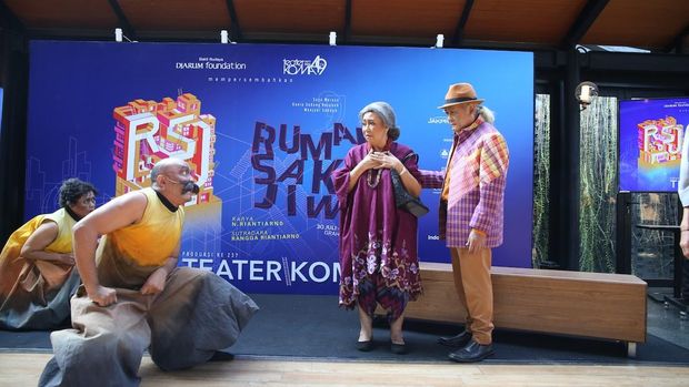 Jumpa pers Teater Koma Pentas 'Rumah Sakit Jiwa' digelar di kawasan Kebayoran Baru, Jakarta pada Jumat (10/7).
